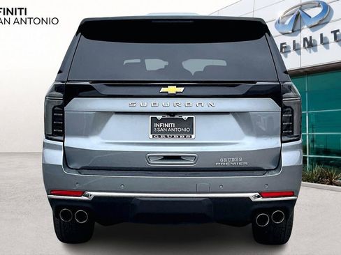 Used 2025 Chevrolet Suburban Premier AWD/4WD image 5