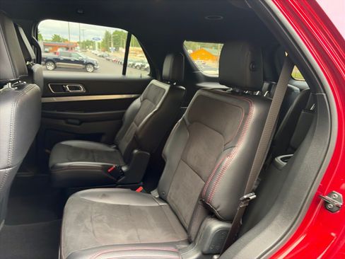 Used 2019 Ford Explorer XLT w/ Equipment Group 202A AWD/4WD image 11