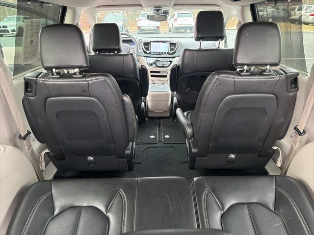 Used 2024 Chrysler Pacifica Touring-L FWD image 22