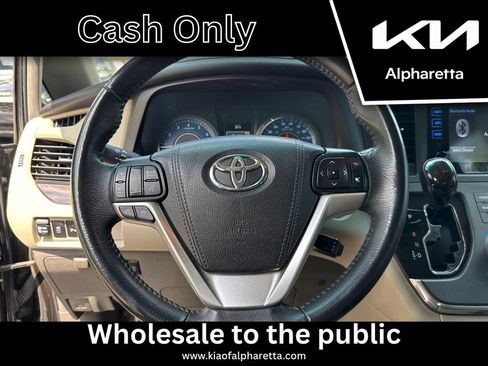 Used 2017 Toyota Sienna XLE w/ XLE Navigation Package FWD image 21
