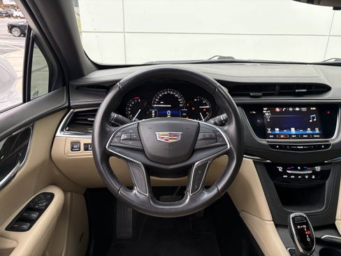 Used 2018 Cadillac XT5 FWD image 15