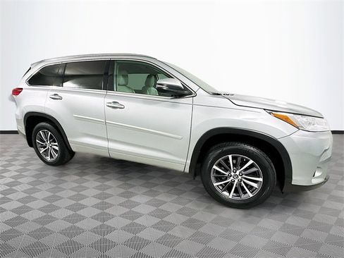 Used 2018 Toyota Highlander XLE image 8