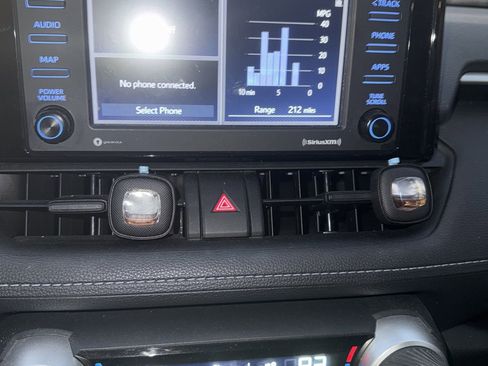 Used 2022 Toyota RAV4 XLE image 8