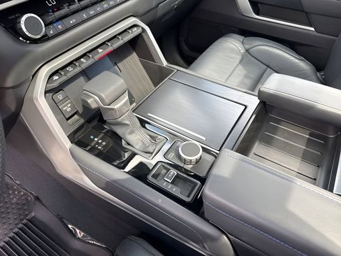Used 2025 Toyota Tundra Platinum AWD/4WD image 19