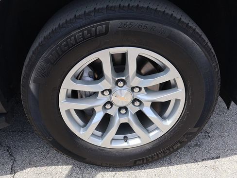 Used 2024 Chevrolet Suburban LT AWD/4WD image 23