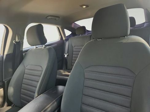 Used 2017 Ford Fusion SE w/ Fusion SE Technology Package FWD image 8