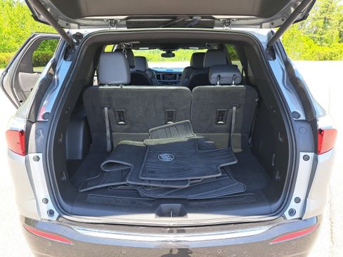 Used 2023 Buick Enclave Essence AWD/4WD image 13