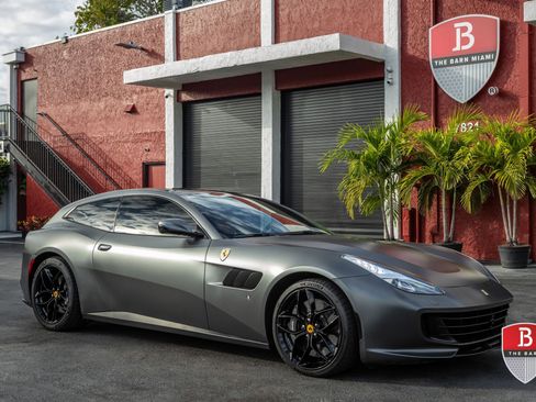 Used 2018 Ferrari GTC4Lusso T image 13