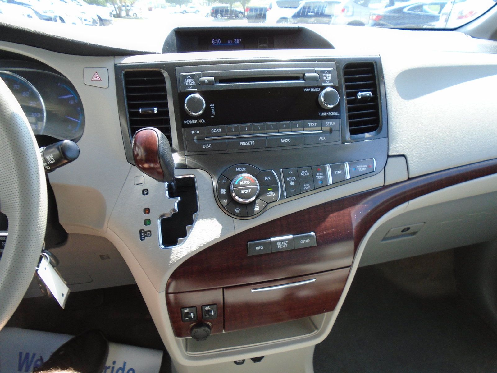 Used 2012 Toyota Sienna XLE AWD/4WD image 16