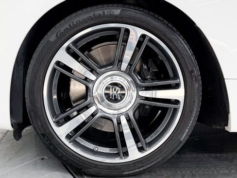 Used 2019 Rolls-Royce Wraith RWD image 11