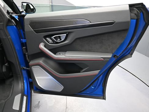 Used 2022 Lamborghini Urus AWD/4WD image 27