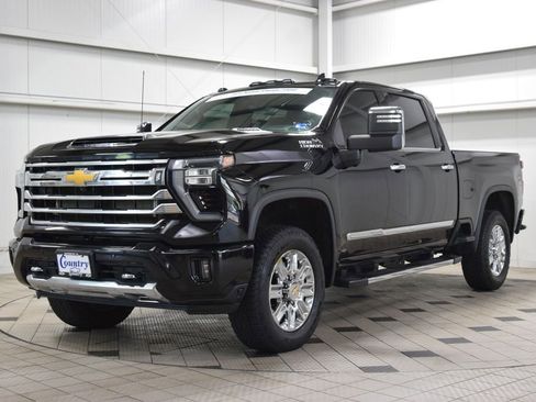 Used 2024 Chevrolet Silverado 2500 High Country w/ High Country Premium Package AWD/4WD image 3