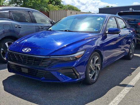 Used 2024 Hyundai Elantra Limited FWD image 2