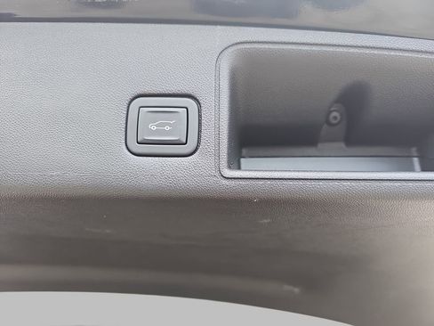 Used 2023 GMC Terrain SLE w/ Driver Convenience Package FWD image 17