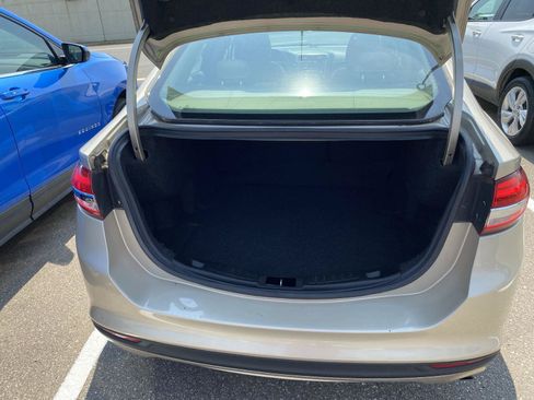 Used 2017 Ford Fusion SE FWD image 31