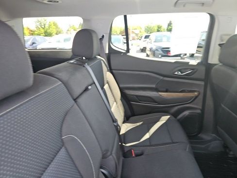 Used 2023 GMC Acadia SLE image 19