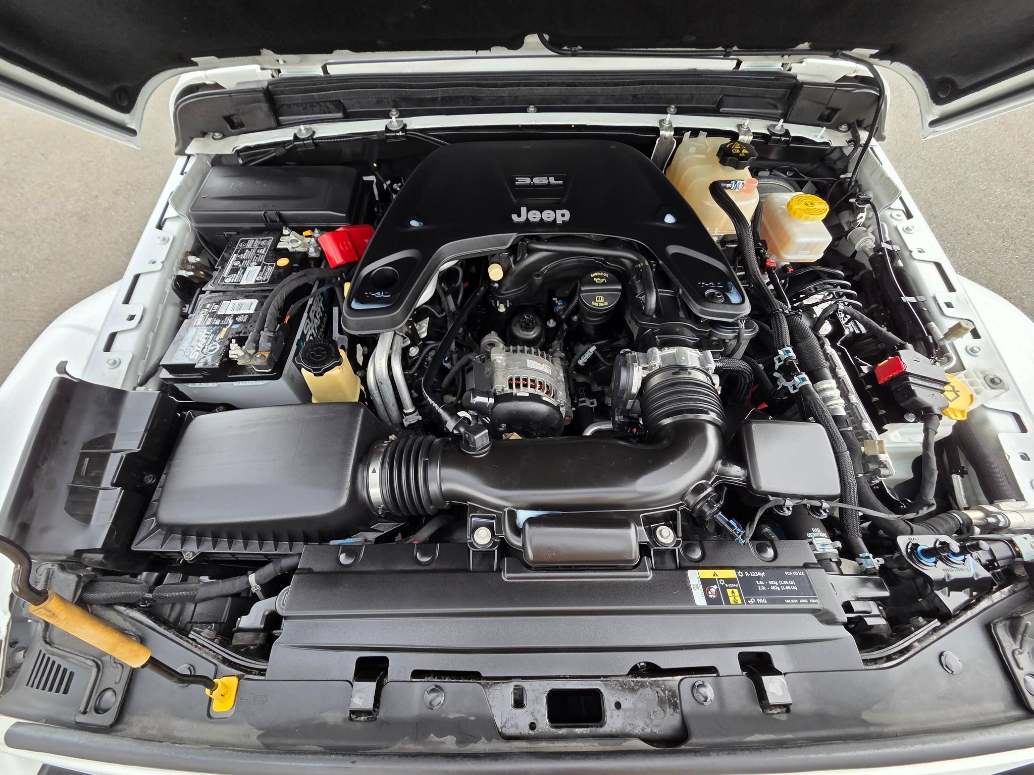 Used 2018 Jeep Wrangler Unlimited Sahara AWD/4WD image 9