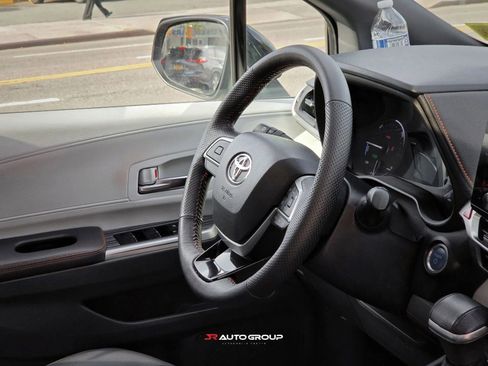 Used 2023 Toyota Sienna XSE AWD/4WD image 14