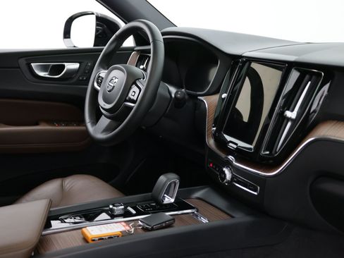 Used 2024 Volvo XC60 B5 Plus AWD/4WD image 34