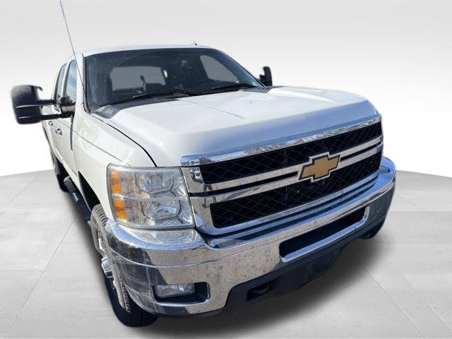 Used 2014 Chevrolet Silverado 2500 LT w/ Interior Plus Package AWD/4WD image 5