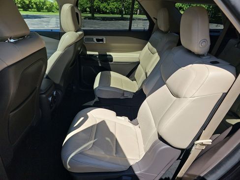 Used 2020 Ford Explorer Platinum AWD/4WD image 17