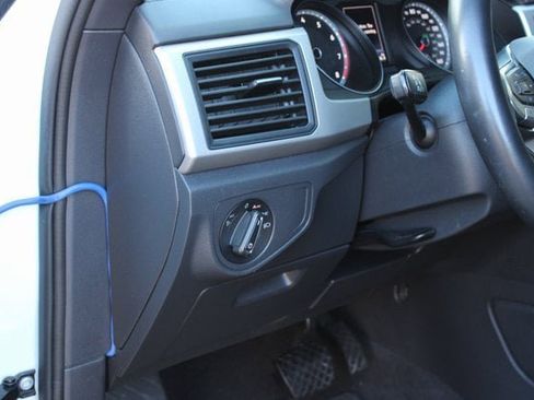 Used 2020 Volkswagen Atlas Cross Sport SE w/ Towing Package image 22