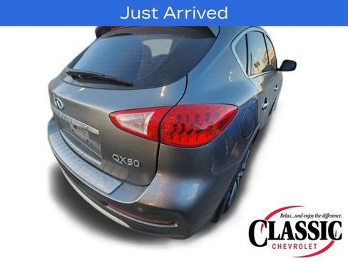 Used 2017 INFINITI QX50 2WD w/ Deluxe Touring Package image 11