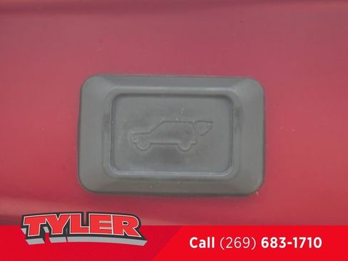 Used 2021 Toyota RAV4 XLE w/ Convenience Package AWD/4WD image 18