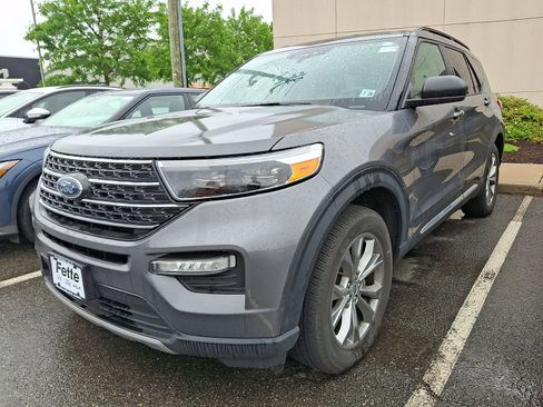 Used 2023 Ford Explorer XLT w/ Equipment Group 202A AWD/4WD image 1
