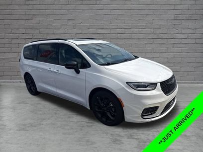 Used 2025 Chrysler Pacifica Limited