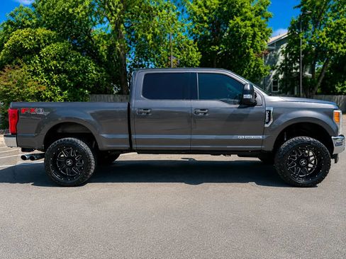Used 2017 Ford F250 Lariat w/ FX4 Off-Road Package AWD/4WD image 4