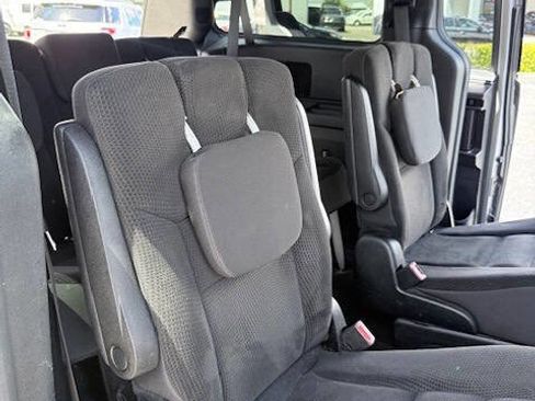 Used 2018 Dodge Grand Caravan SE image 13