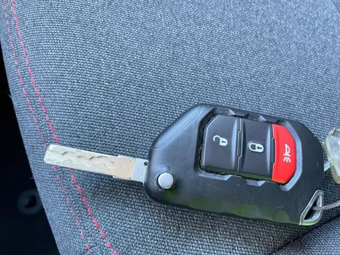 Used 2025 Jeep Wrangler Unlimited Rubicon image 22