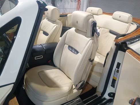 Used 2011 Rolls-Royce Phantom Drophead Coupe image 14