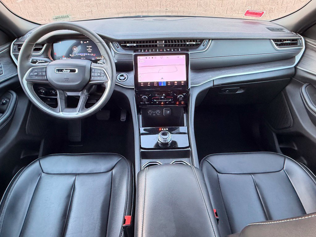 Used 2025 Jeep Grand Cherokee Limited w/ Black Appearance Package RWD image 13