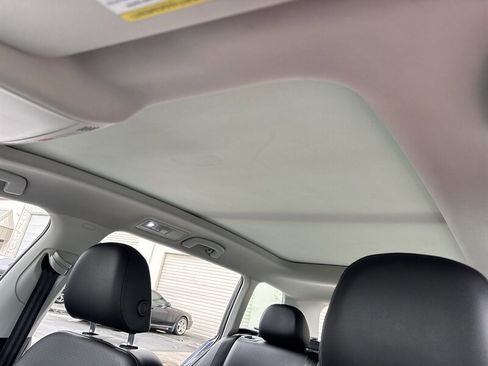 Used 2017 Volkswagen Golf SE image 24