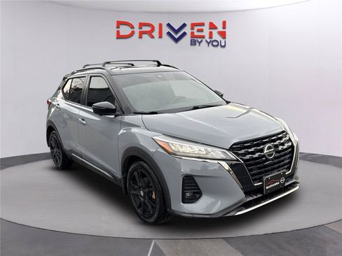 Used 2021 Nissan Kicks SR w/ SR Premium Package FWD image 2