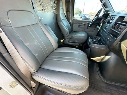 Used 2017 Chevrolet Express 2500 image 21