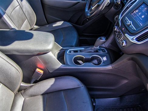 Used 2021 Chevrolet Equinox LT image 16