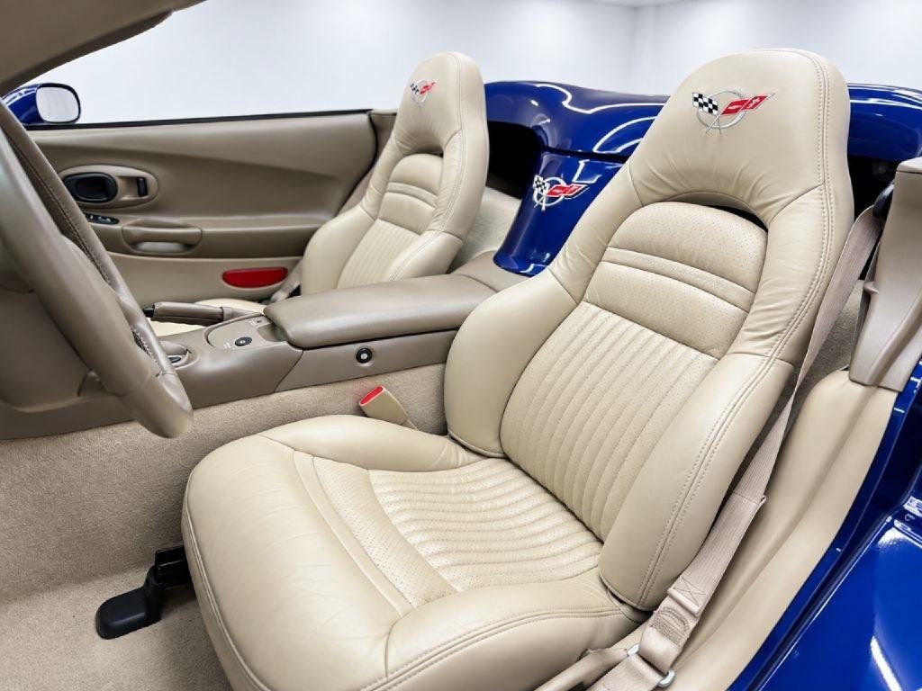 Used 2004 Chevrolet Corvette Convertible w/ Preferred Equipment Group RWD image 9