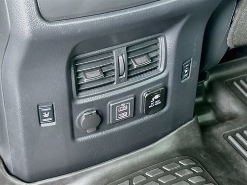 Used 2023 Nissan Titan PRO-4X w/ Pro-4x Convenience Package AWD/4WD image 23