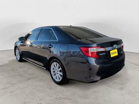 Used 2014 Toyota Camry XLE w/ Leather Package image 3