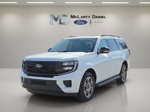 New 2026 Ford Expedition Active image 2