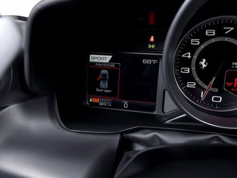 Certified 2021 Ferrari F8 Tributo image 33