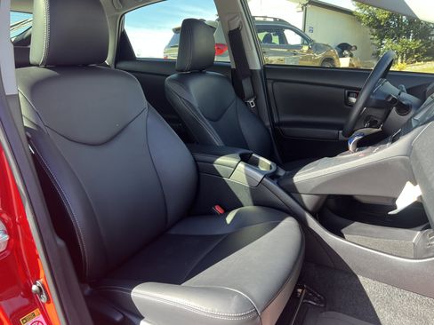 Used 2015 Toyota Prius Four image 10
