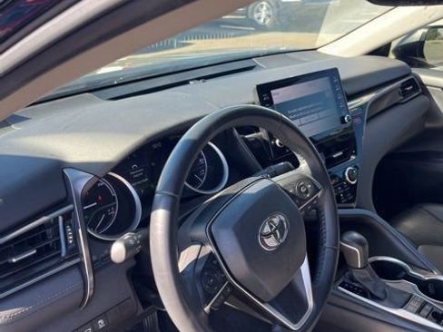 Used 2022 Toyota Camry XLE image 10