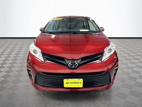 Used 2020 Toyota Sienna L image 2