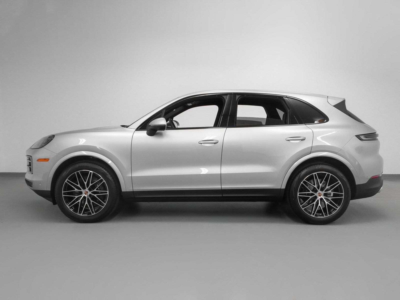 Certified 2025 Porsche Cayenne AWD/4WD image 2