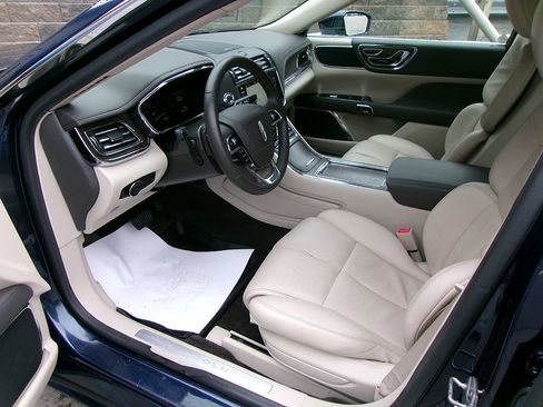 Used 2017 Lincoln Continental Select w/ Climate Package image 14