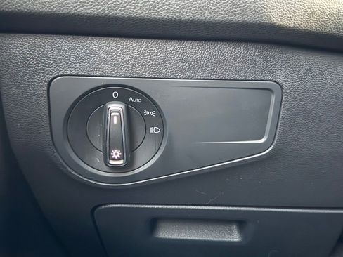 Used 2023 Volkswagen Tiguan SE R-Line image 27